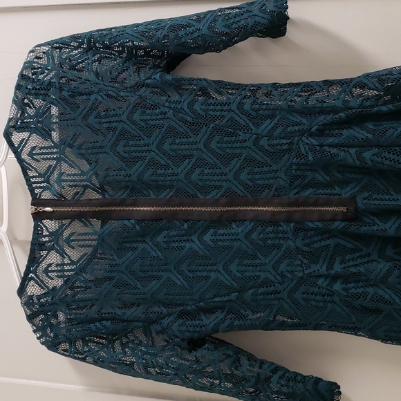 Le Chateau Women's SM green lace dress - Picture 5 of 5